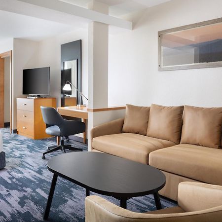 Fairfield Inn And Suites Търлок Екстериор снимка