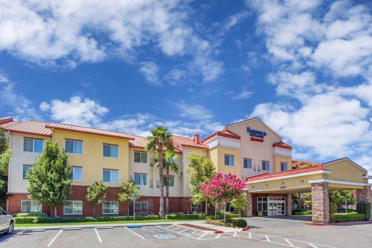 Fairfield Inn And Suites Търлок Екстериор снимка