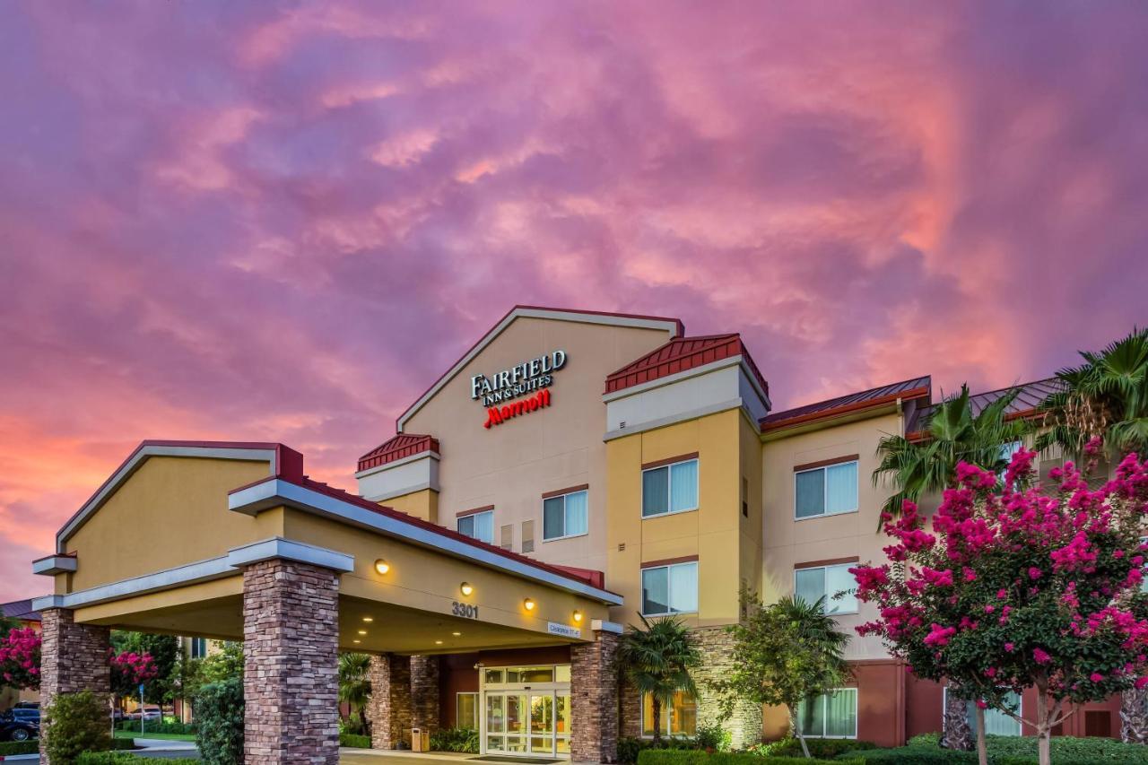 Fairfield Inn And Suites Търлок Екстериор снимка