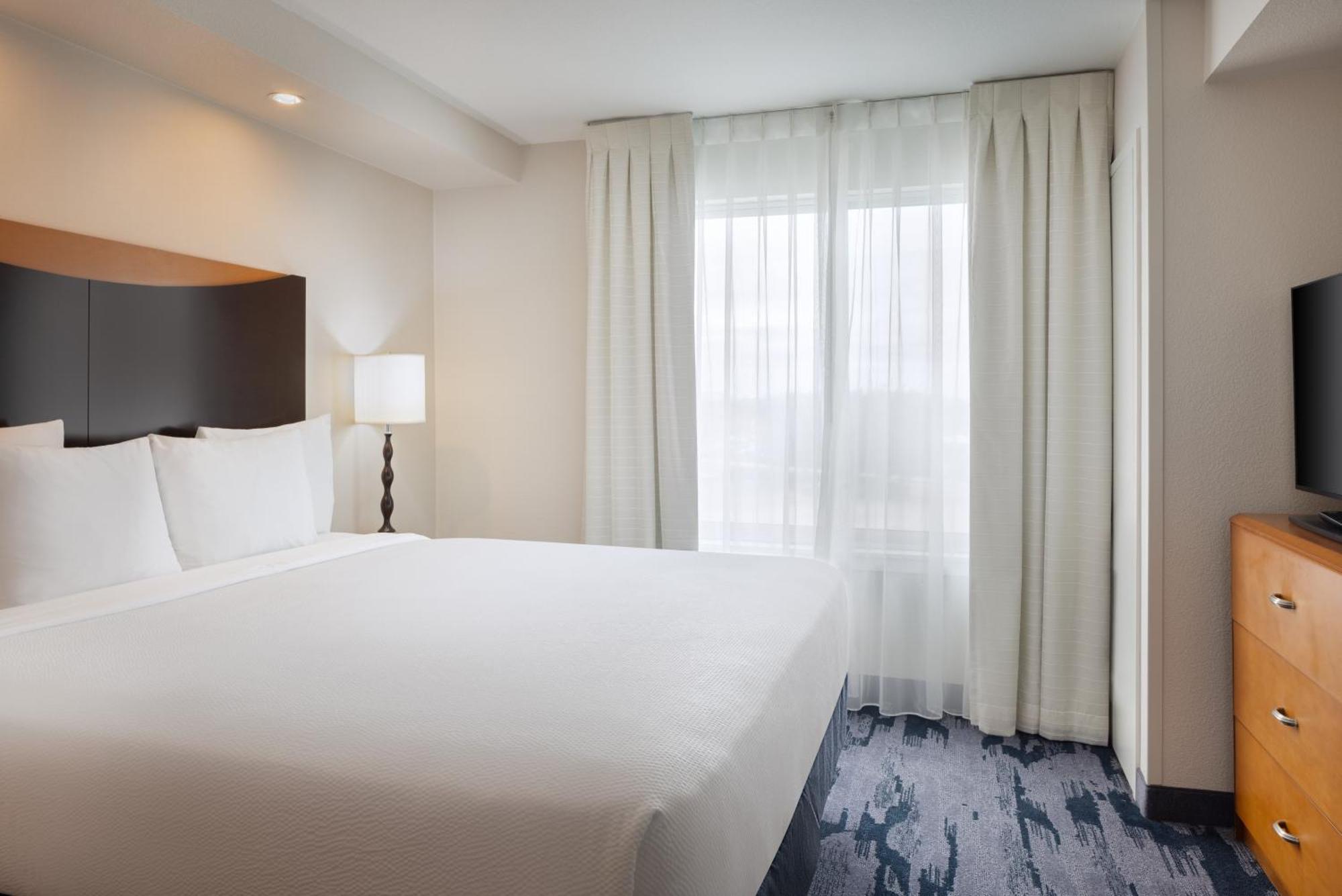 Fairfield Inn And Suites Търлок Екстериор снимка