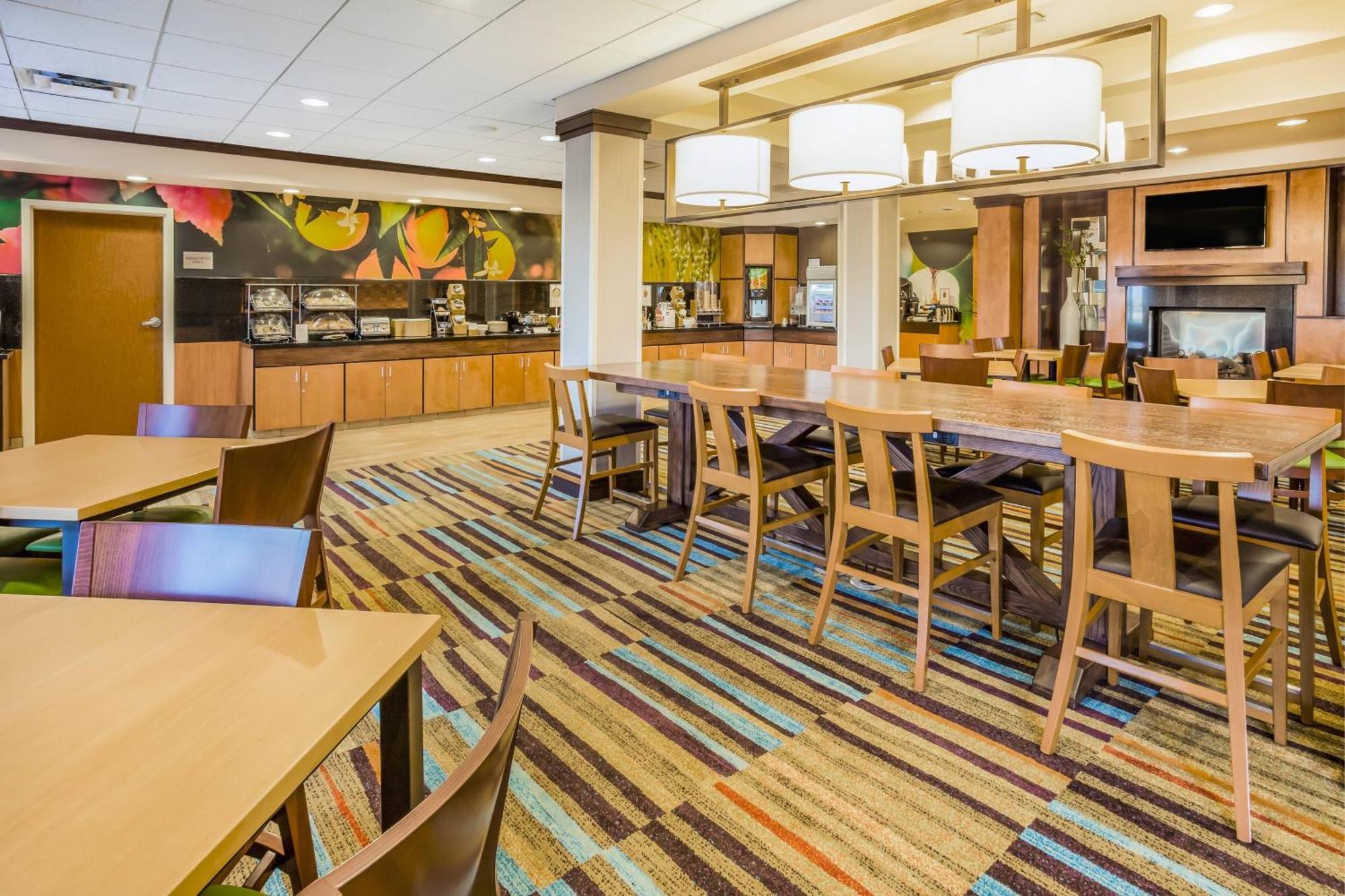Fairfield Inn And Suites Търлок Екстериор снимка