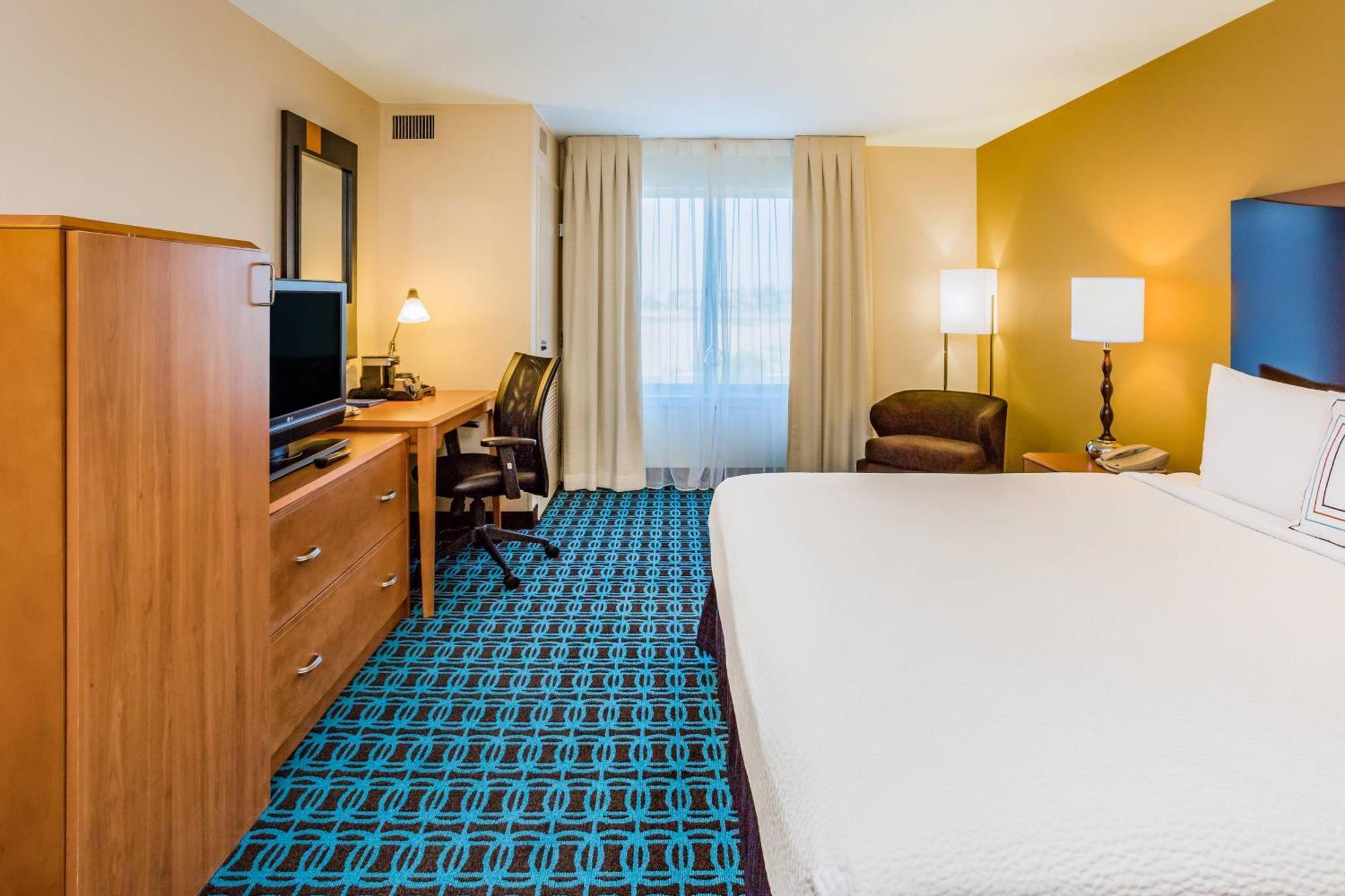 Fairfield Inn And Suites Търлок Екстериор снимка