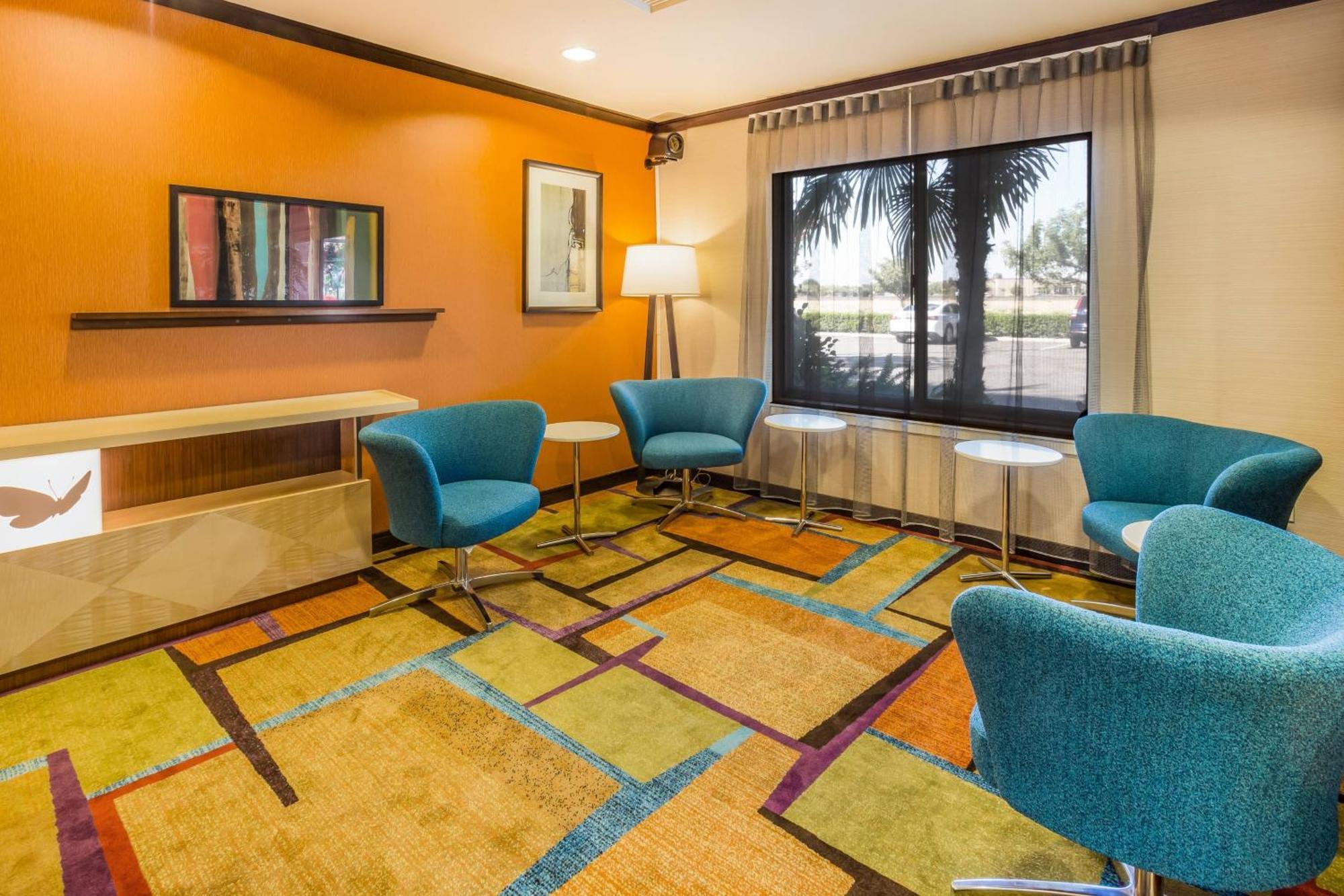 Fairfield Inn And Suites Търлок Екстериор снимка